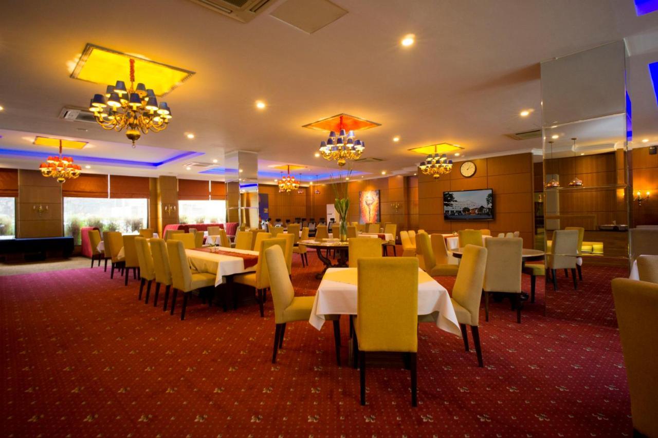 Bumi Senyiur Hotel Samarinda Exterior foto