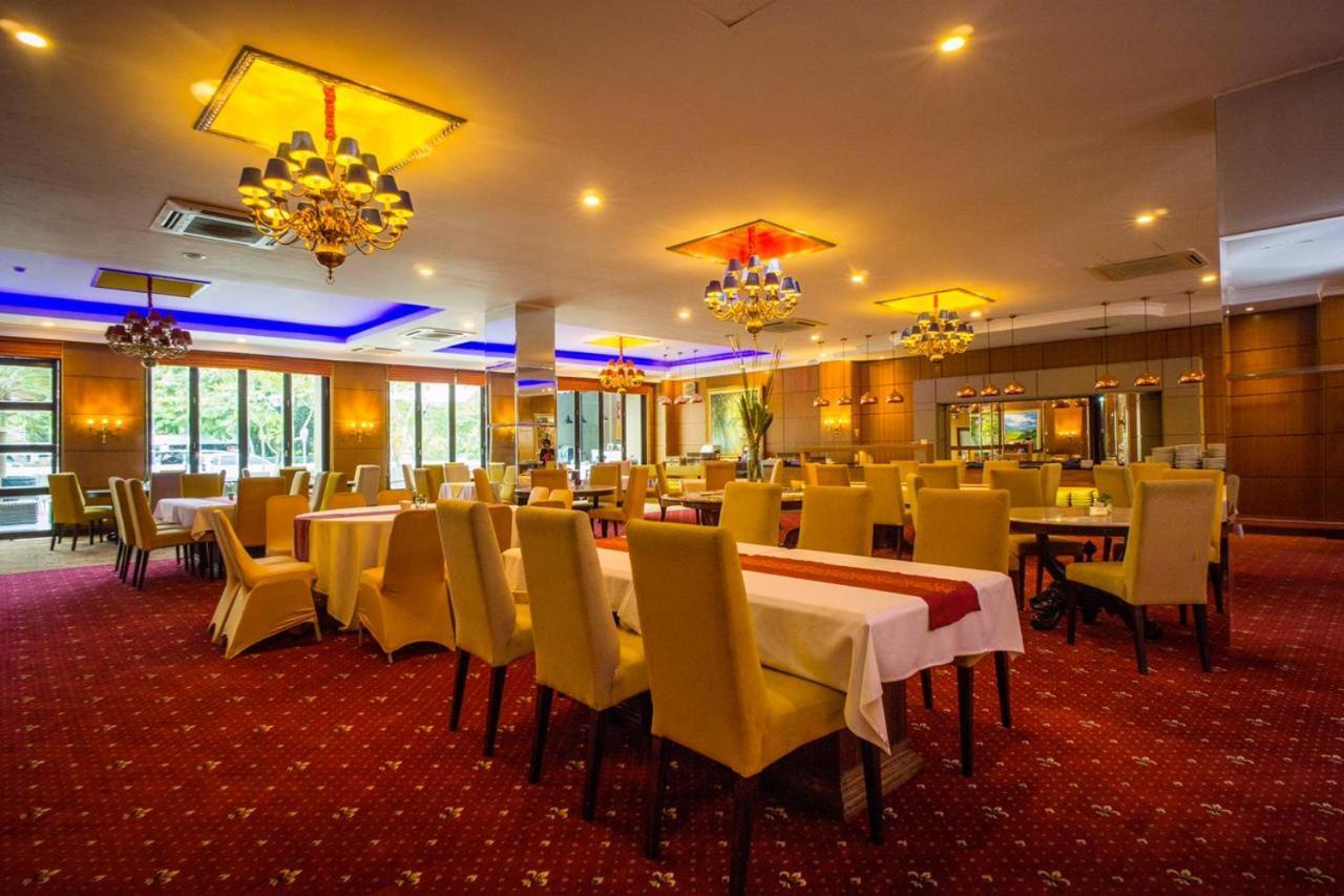 Bumi Senyiur Hotel Samarinda Exterior foto