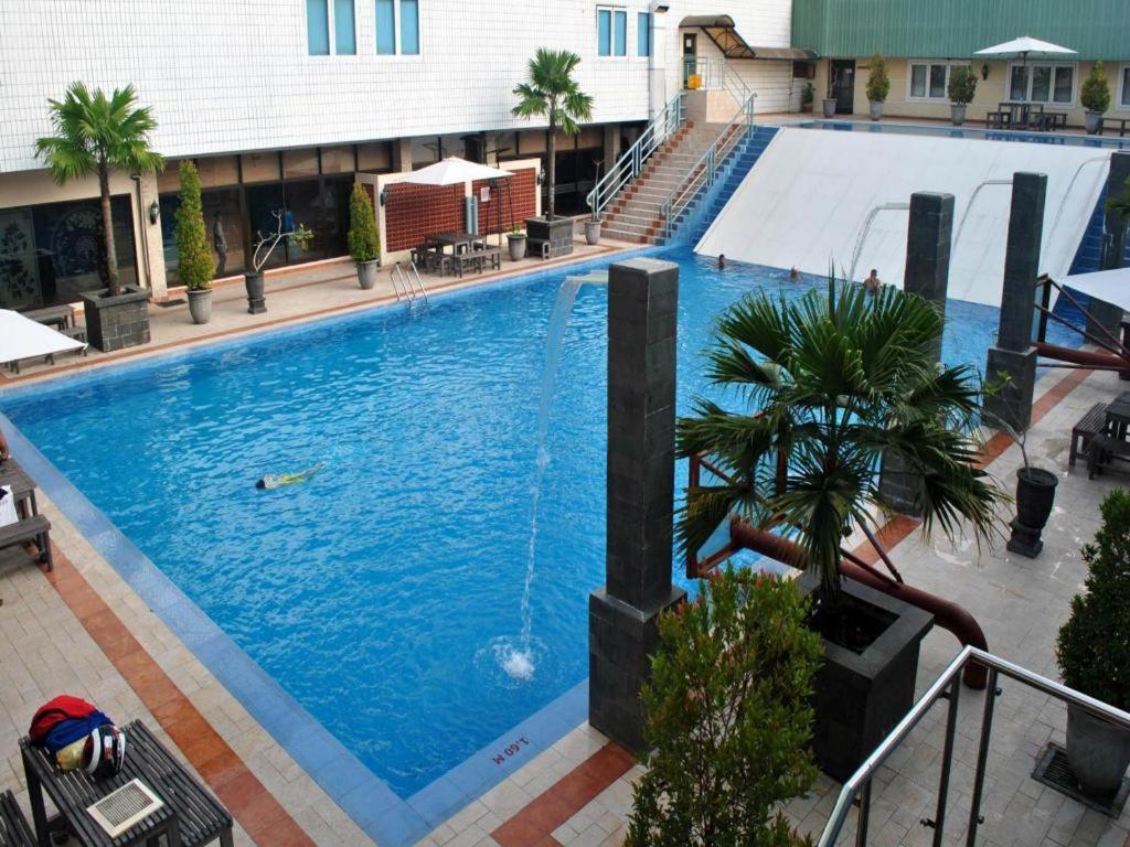 Bumi Senyiur Hotel Samarinda Exterior foto